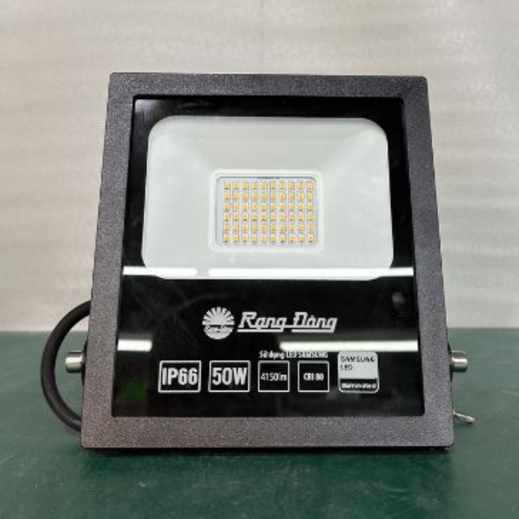Đèn LED Chiếu pha 50W ánh sáng vàng CP06 50W 3000K Rạng Đông