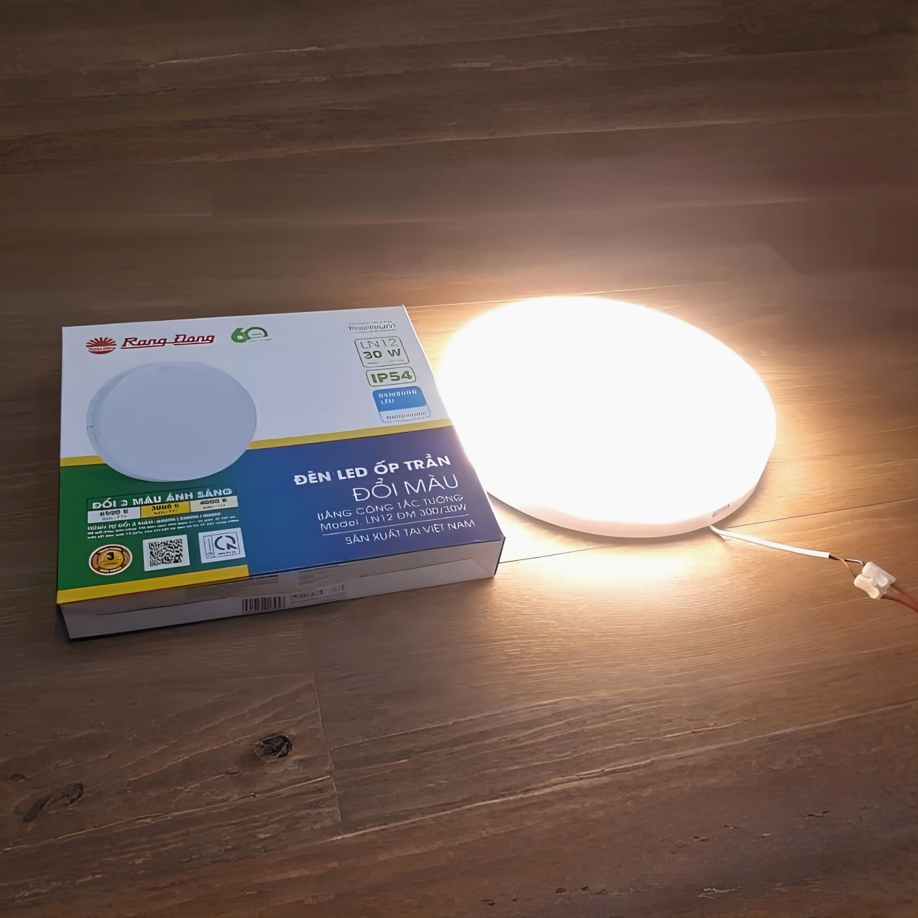 Đèn LED ốp trần đổi màu 30W đế nhôm LN12 300/30W Rạng Đông