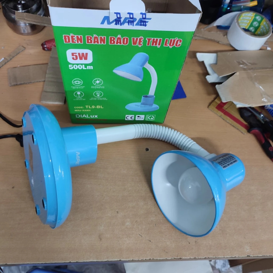 Đèn bàn học bảo vệ thị lực 5W tích hợp hộc để bút và giá đỡ điện thoại màu xanh ánh sáng trắng TL9-BL/5T MPE