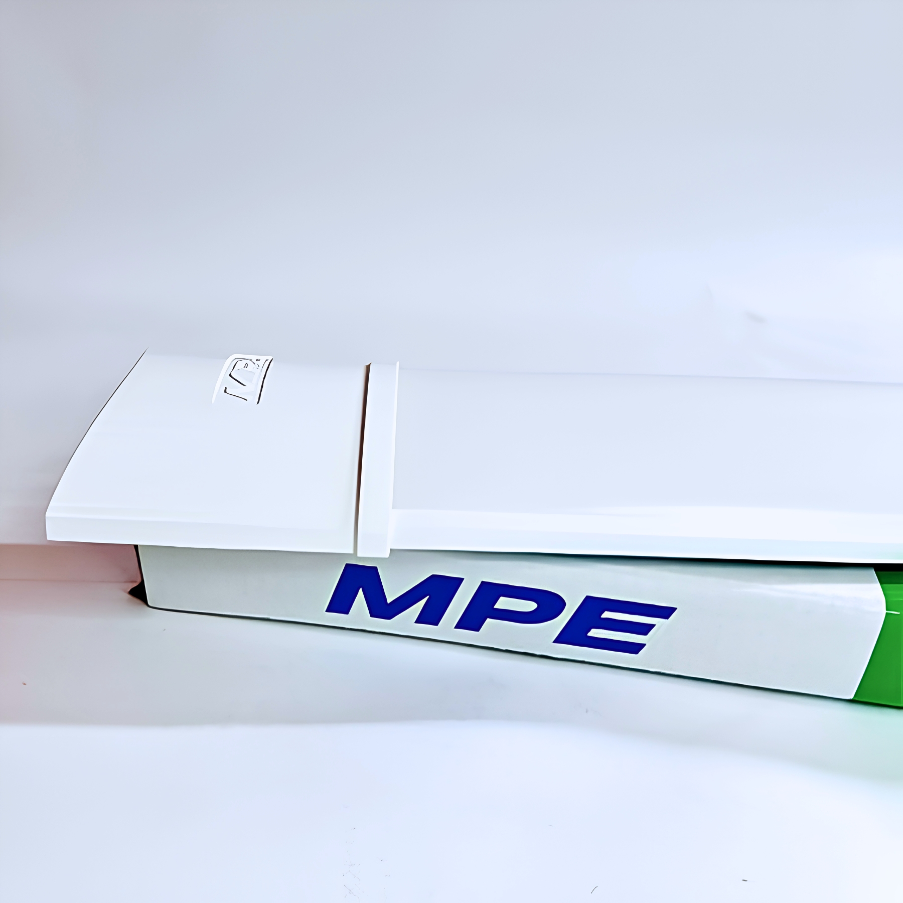 Đèn led bán nguyệt thân nhựa 18W ánh sáng vàng BN2-18V MPE
