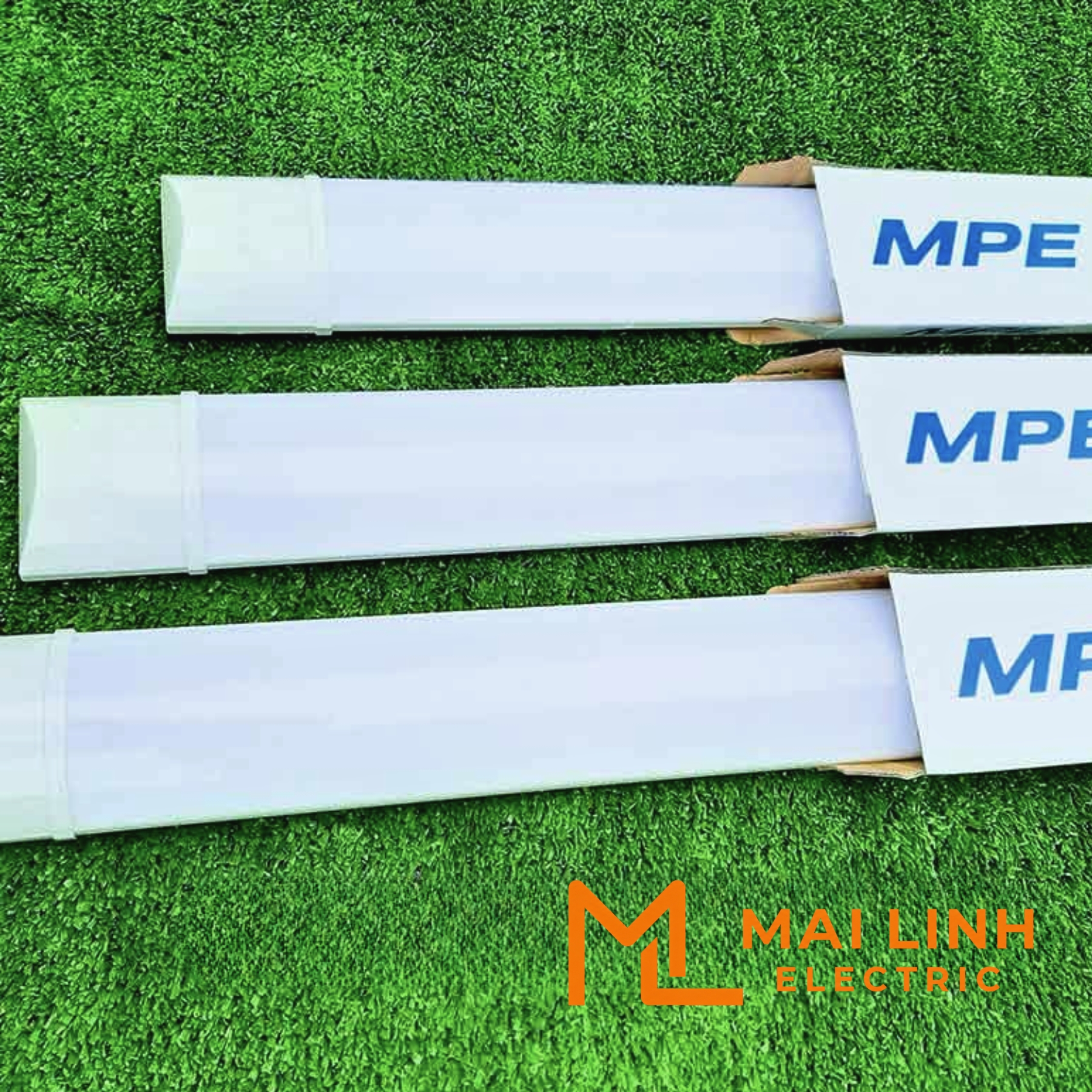 Đèn led bán nguyệt thân nhựa 18W ánh sáng vàng BN2-18V MPE