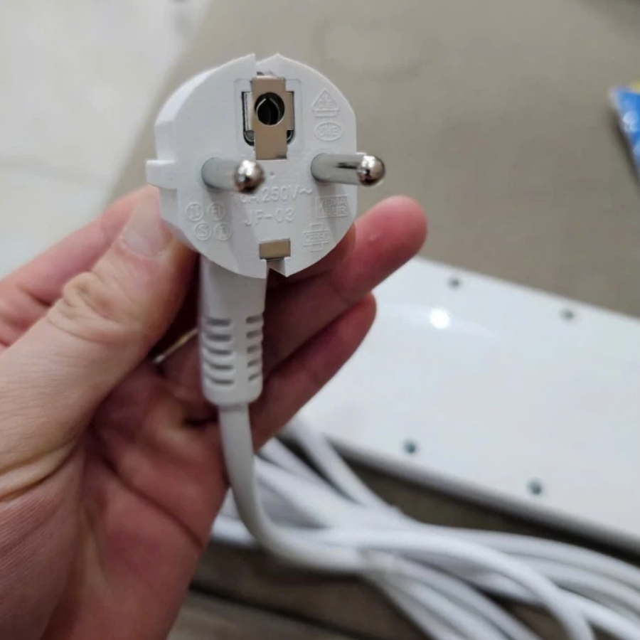 Ổ cắm di động 3 ổ cắm đa năng 3 ổ cắm 2 chấu dài 3m AM6S MPE