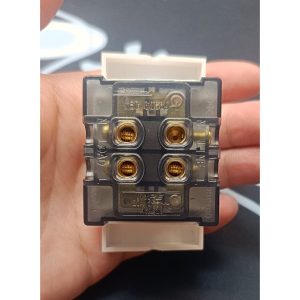 Công tắc 2 cực 20A mã A6MD20 MPE - Thiết bị điện Mai Linh Electric