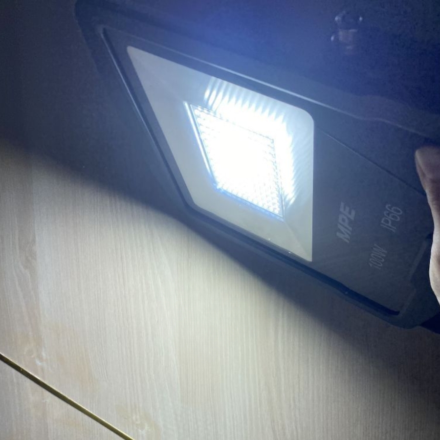 Đèn led pha 100W ánh sáng trắng FLD5-100T MPE - Thiết bị điện Mai Linh Electric