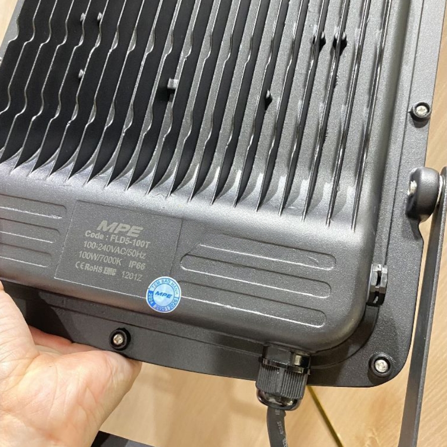 Đèn led pha 100W ánh sáng trắng FLD5-100T MPE - Thiết bị điện Mai Linh Electric