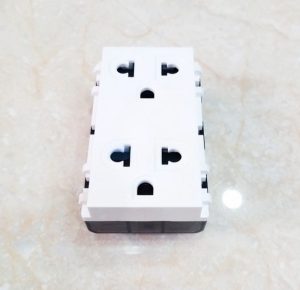 Ổ cắm đôi 3 chấu mã A6UES2 MPE - Thiết bị điện Mai Linh Electric