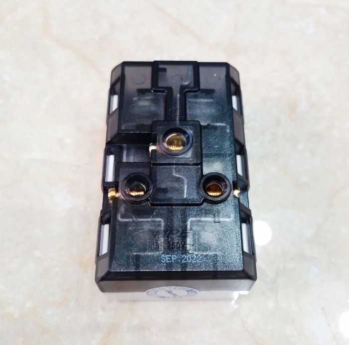 Ổ cắm đôi 3 chấu mã A6UES2 MPE - Thiết bị điện Mai Linh Electric