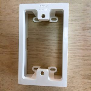 Hộp nhựa nổi dùng cho các mặt/ổ cắm/viền A20 mã AK2237N MPE - Thiết bị điện Mai Linh Electric